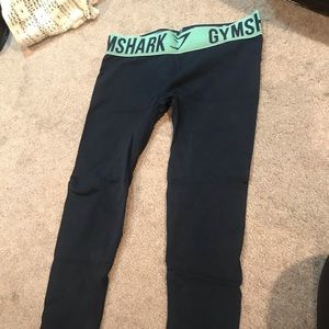 Gym shark cropped pants